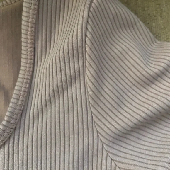 NWOT Fitted Ribbed Baby Tee - Hollister - Picture 5 of 8